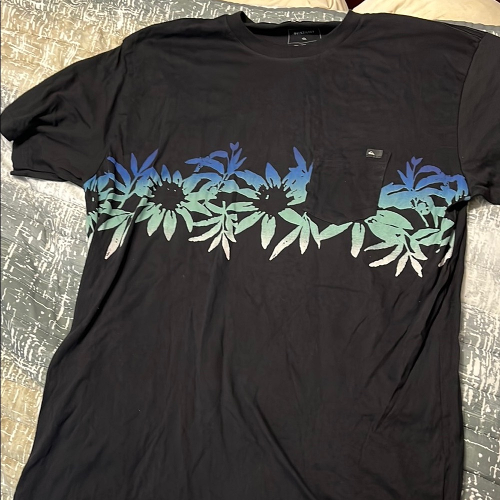 Quiksilver Black and Blue Short Sleeve Tee with Tropical Design